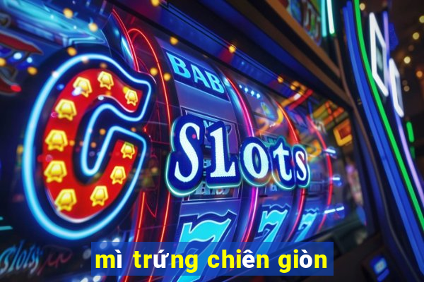 mì trứng chiên giòn