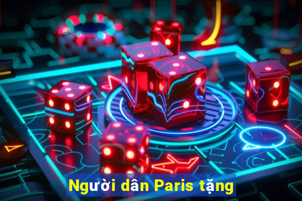 Người dân Paris tặng