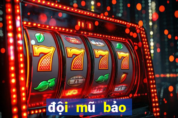 đội mũ bảo hiểm bết tóc