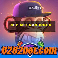 gép mặt vào video