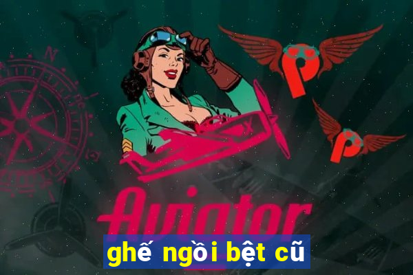 ghế ngồi bệt cũ