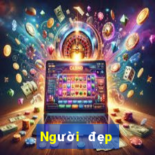 Người đẹp lớn chơi game bài