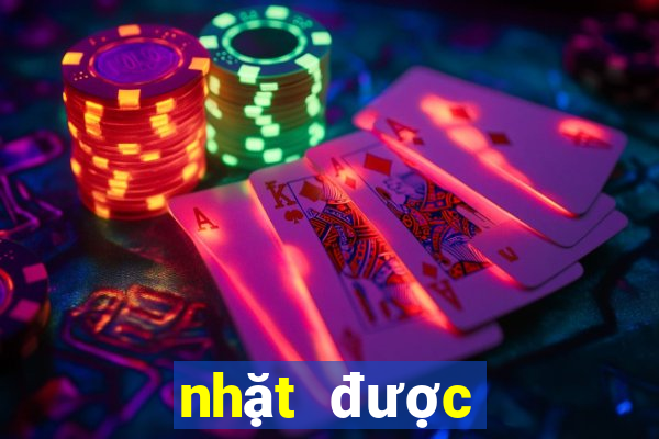 nhặt được dây chuyền bạc